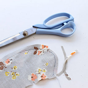 Vintage Shirt Dress Sewalong: Attaching the Collar and Facing