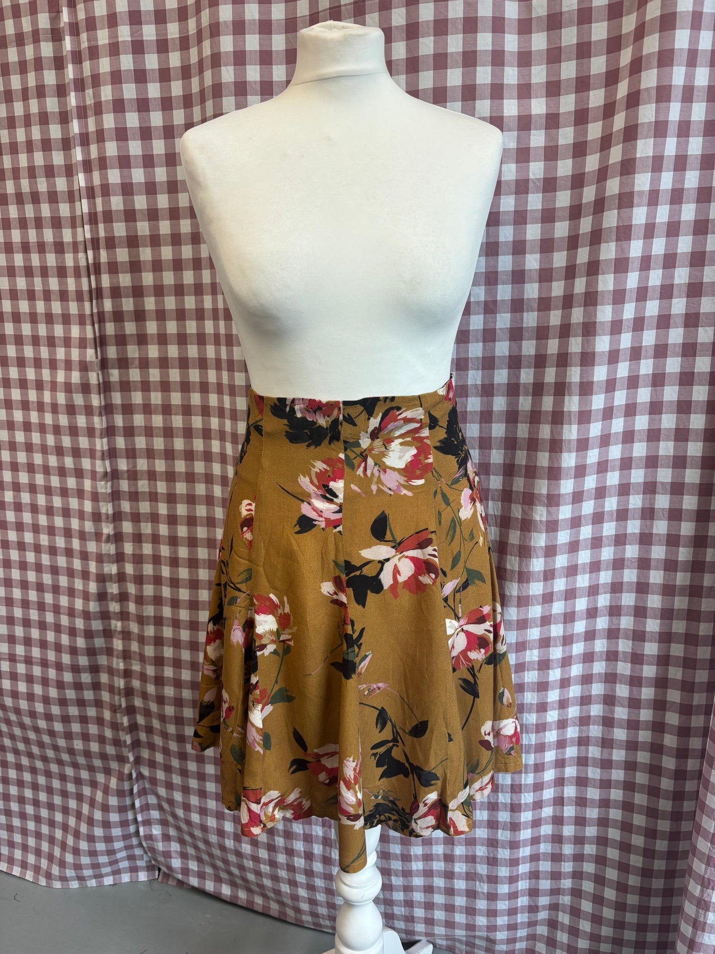 Haxby Skirt - Size 8