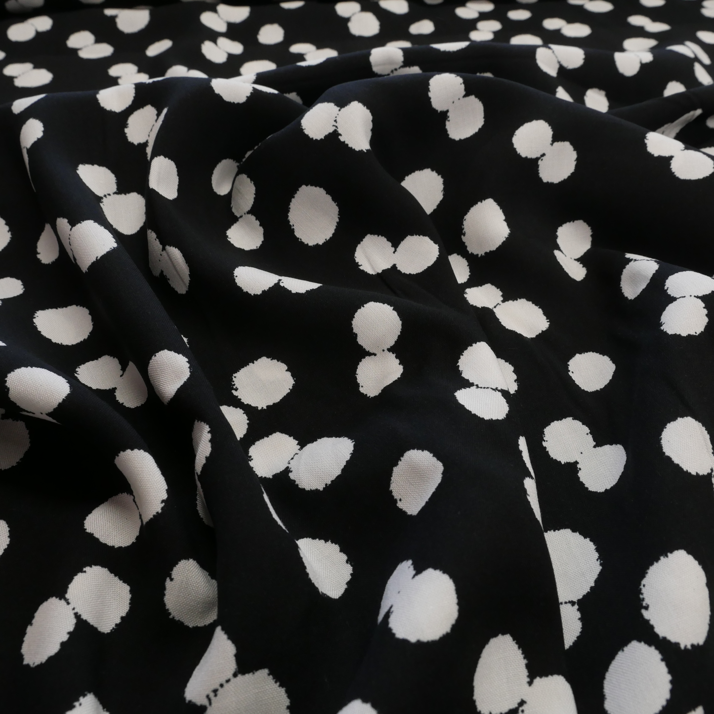 Viscose - Monochrome Spots