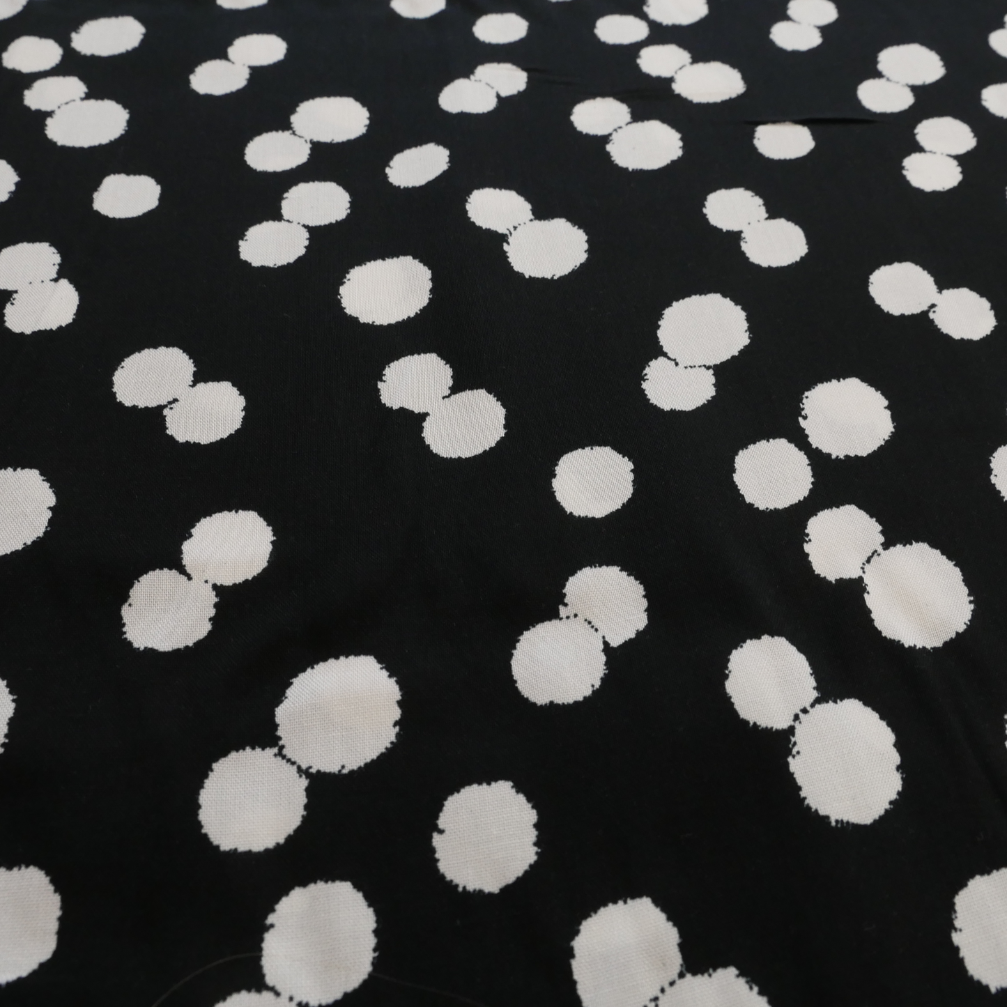 Viscose - Monochrome Spots